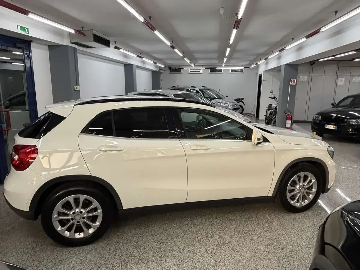 Usata Mercedes GLA200 Executive 136 CV (100 kW) 2014 Bianco SUV