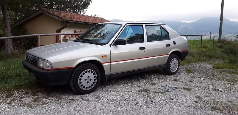 Begagnad Alfa Romeo 33 86 HK (63 kW) 1988 Sedan