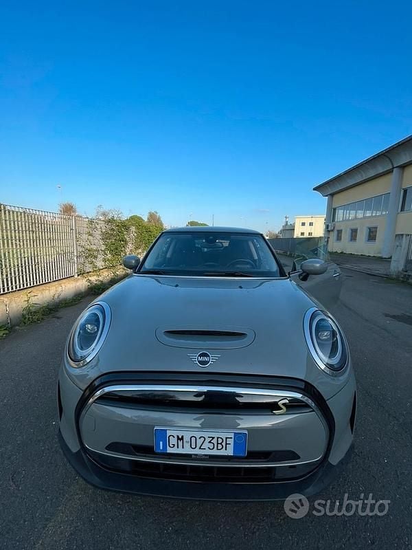 Usata Mini Cooper SE 75 kW (102 CV) 2023 Grigio Utilitaria