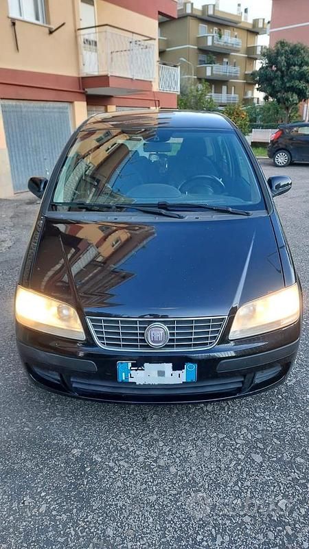 Usata Fiat Idea Emotion 95 CV (69 kW) 2010 Nero Monovolume