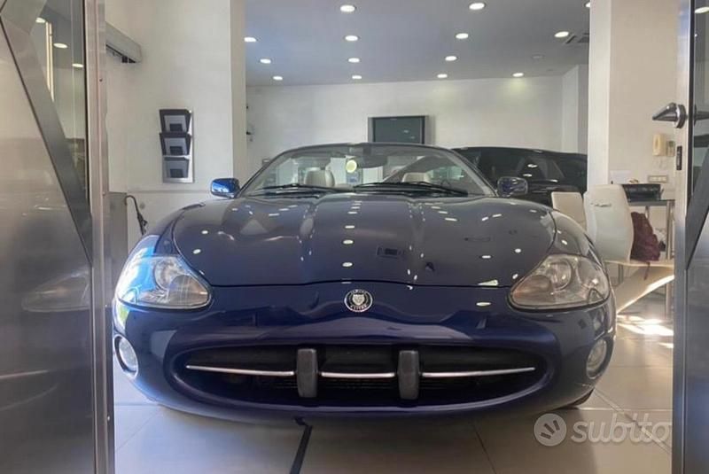 Usata Jaguar XK8 284 CV (208 kW) 2001 Blu Cabrio