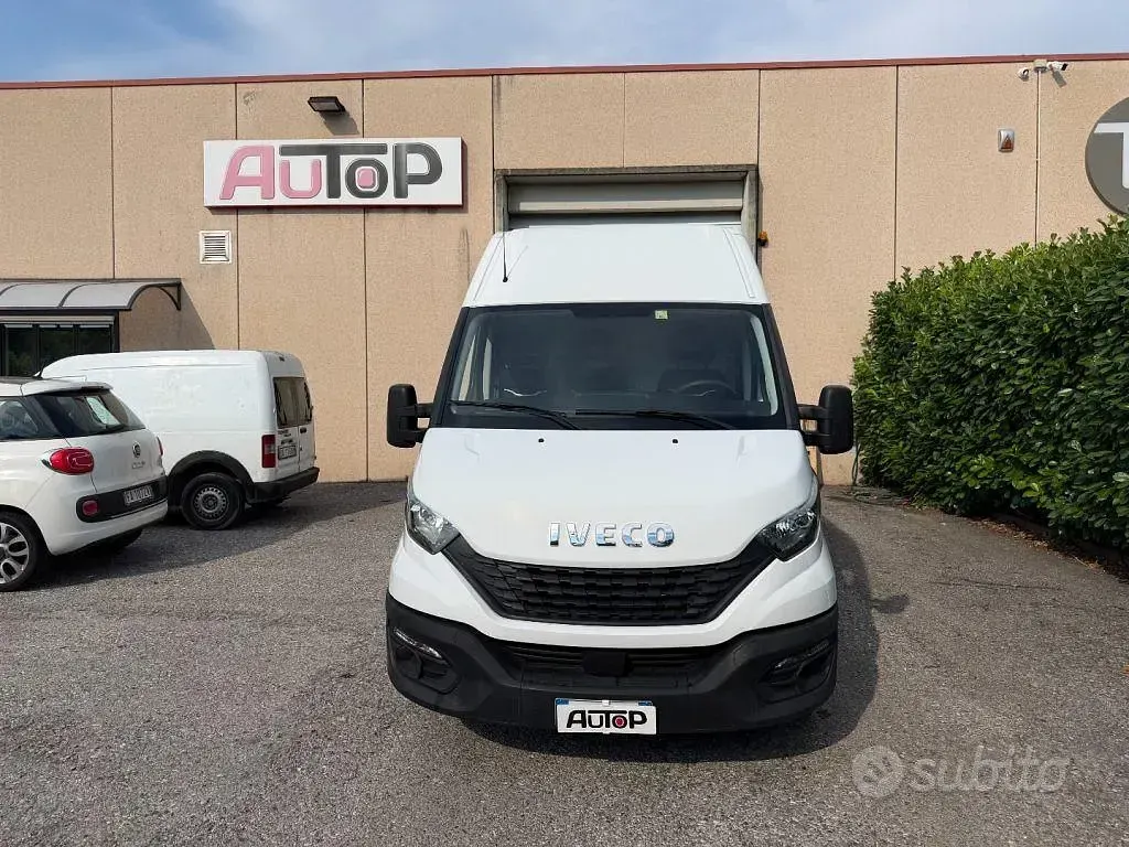 Usata Iveco Daily 116 CV (85 kW) 2020 Bianco Berlina