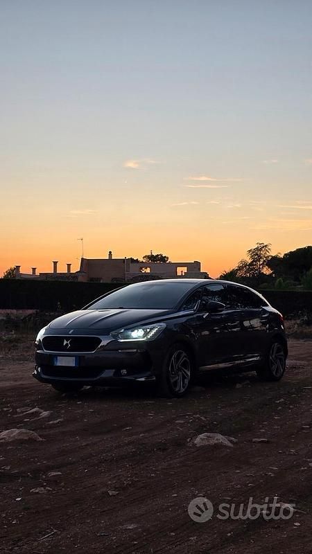 Grigio Usata 2017 DS Automobiles DS5 So Chic Due volumi | 13.000 € (Cara) - Immagine 1/4