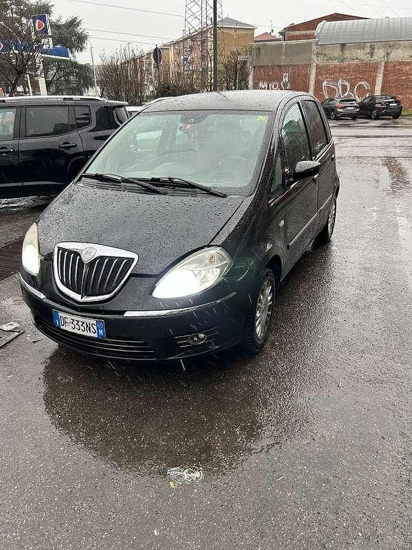 Usata Lancia Musa 95 CV (69 kW) 2007 Monovolume