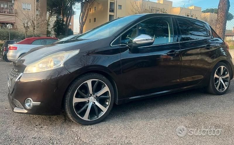 Usata Peugeot 208 Allure 120 CV (88 kW) 2013 Marrone Utilitaria
