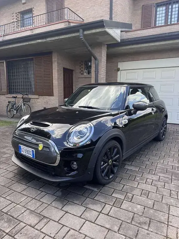 Usata Mini Cooper SE 75 kW (102 CV) 2020 Nero Utilitaria