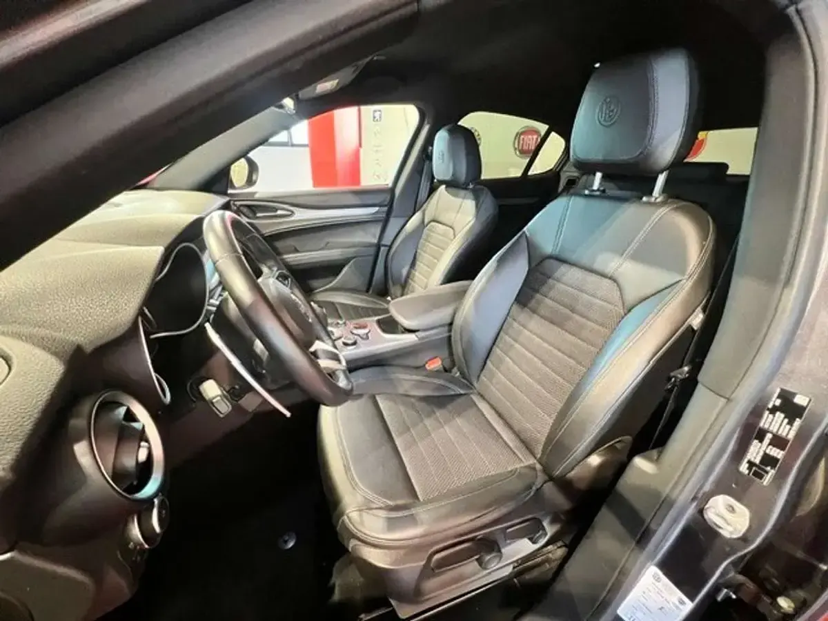 Usata Alfa Romeo Stelvio Sprint 201 CV (147 kW) 2022 Grigio SUV