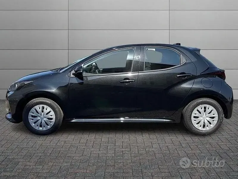 Nuova Toyota Yaris Hybrid 2026 Nero Berlina