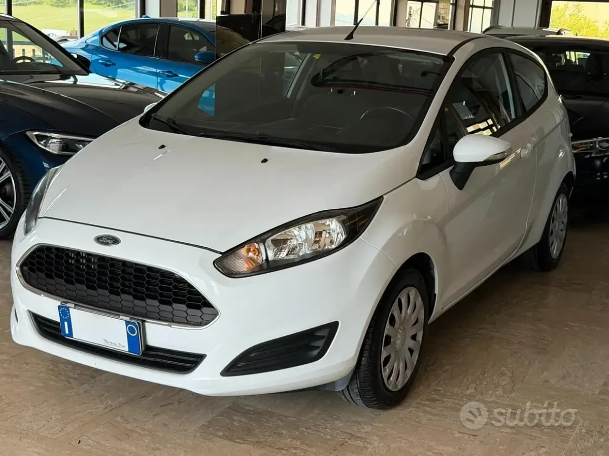Usata Ford Fiesta 75 CV (55 kW) 2017 Bianco Utilitaria