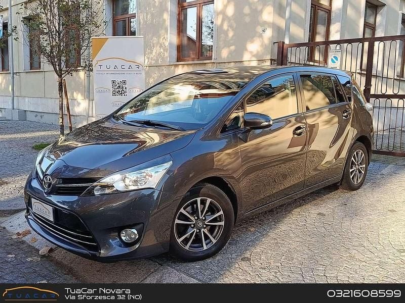 Grigio Usata 2015 Toyota Verso Comfort Monovolume | 8900 € (Ottimo prezzo) - Immagine 1/4