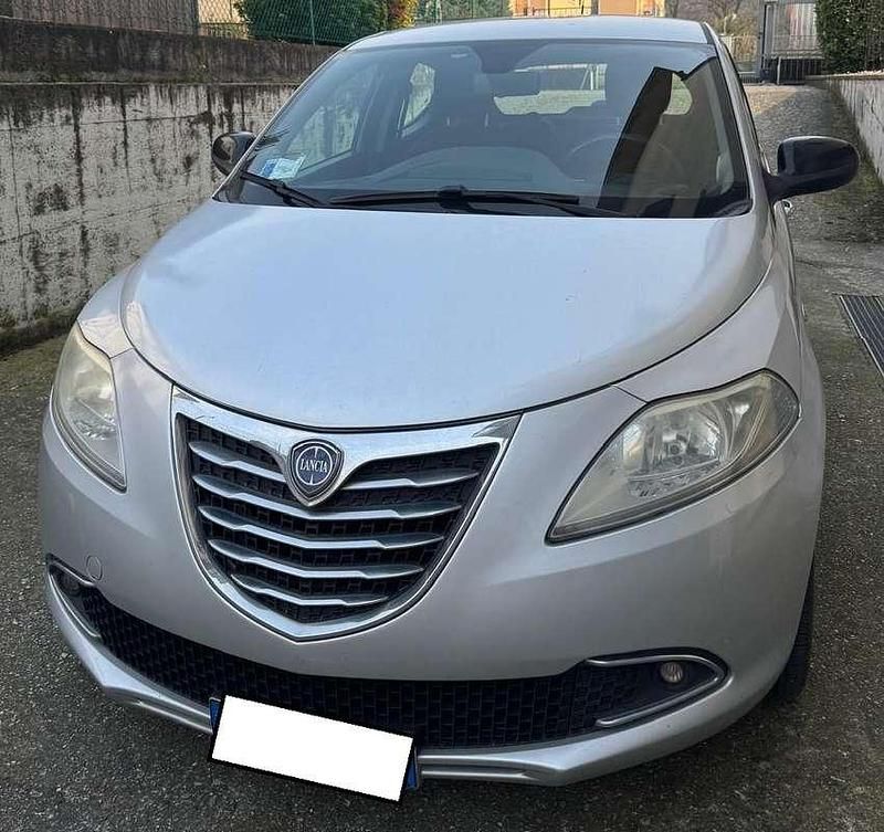Usata Lancia Ypsilon Silver 95 CV (69 kW) 2013 Argento Utilitaria