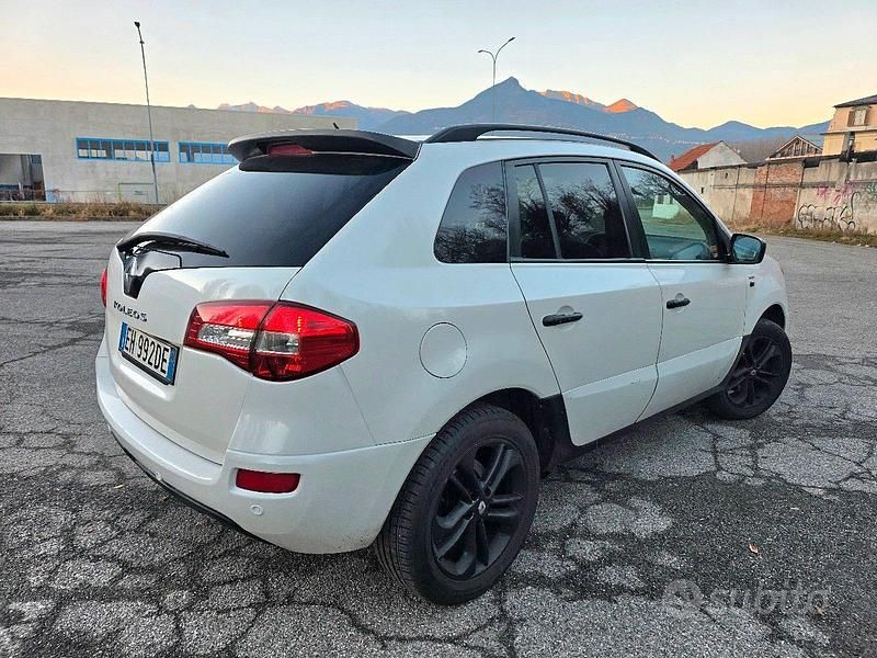 Käytetty Renault Koleos Bose Edition 150 HP (110 kW) 2011 Valkoinen Katumaasturi