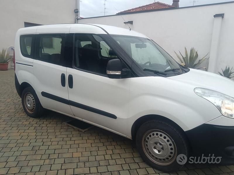 Usata Fiat Doblò 120 CV (88 kW) 2011 Bianco Monovolume