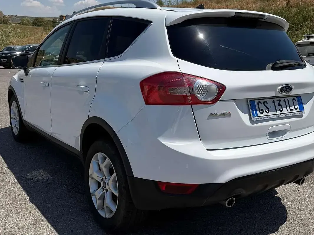 Usata Ford Kuga 140 CV (102 kW) 2012 Bianco SUV