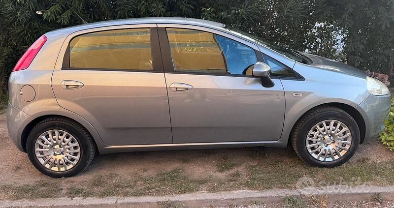 Usata Fiat Grande Punto 65 CV (47 kW) 2009 Grigio Utilitaria