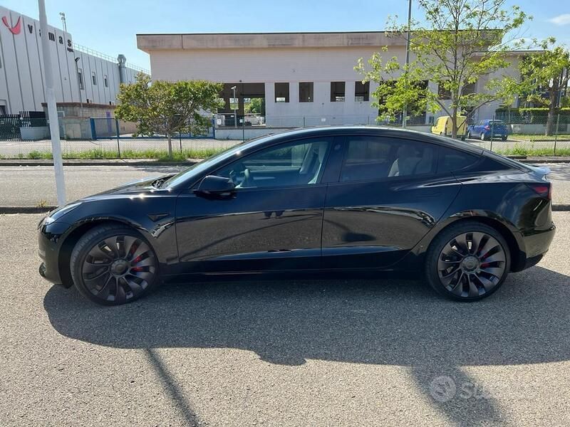 Nero Usata 2021 Tesla Model 3 Performance Tre volumi | 35.900 € (Cara) - Immagine 1/4
