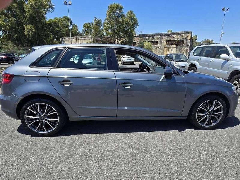 Grigio Usata 2015 Audi A3 Attraction Tre volumi | 10.500 € (Buon prezzo) - Immagine 1/4