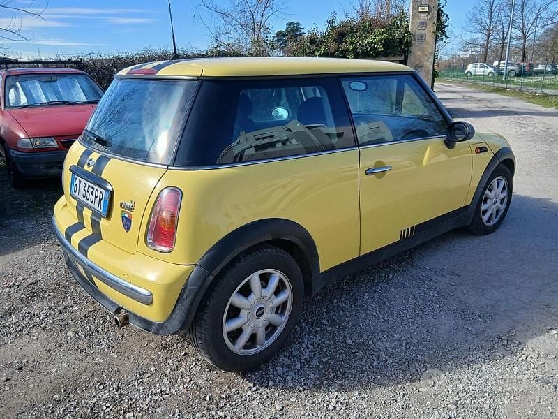 Usata Mini ONE 90 CV (66 kW) 2001 Giallo Utilitaria