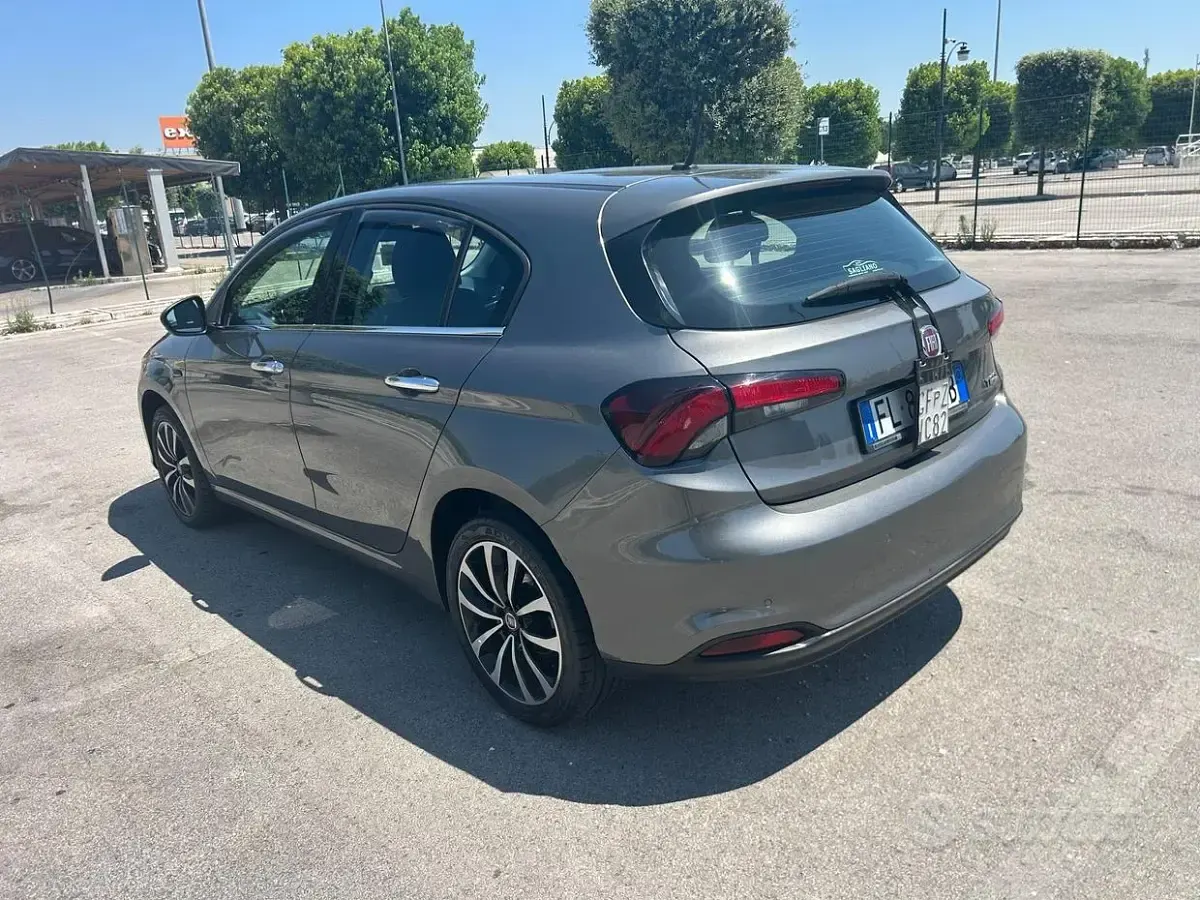 Usata Fiat Tipo Lounge 120 CV (88 kW) 2018 Grigio Berlina