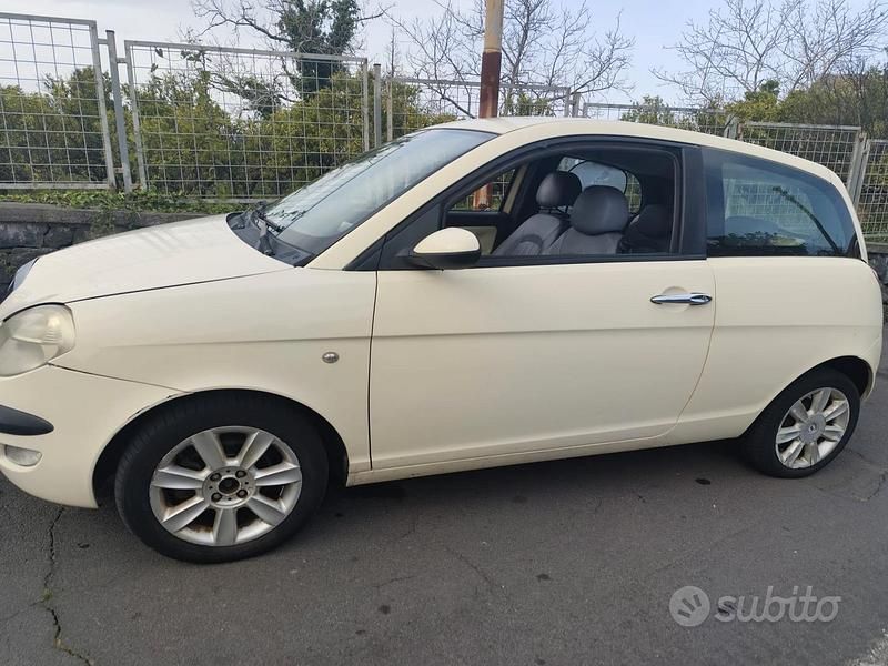 Usata Lancia Ypsilon 70 CV (51 kW) 2003 Utilitaria