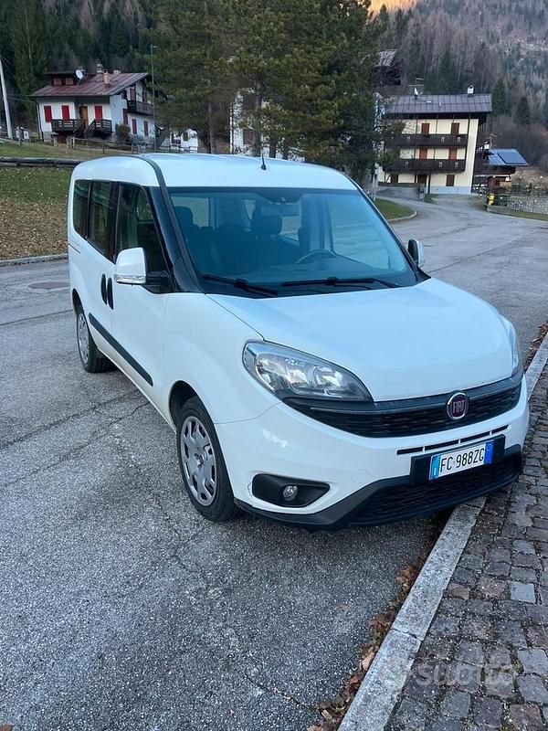 Usata Fiat Doblò 120 CV (88 kW) 2015 Bianco Monovolume