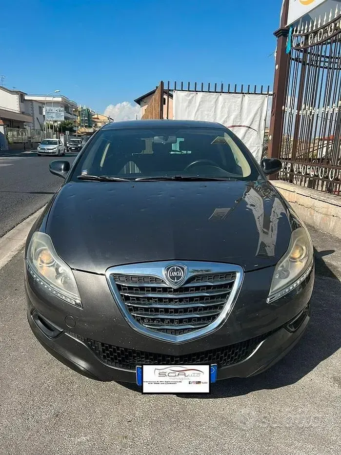 Usata Lancia Delta Gold 120 CV (88 kW) 2013 Grigio Utilitaria
