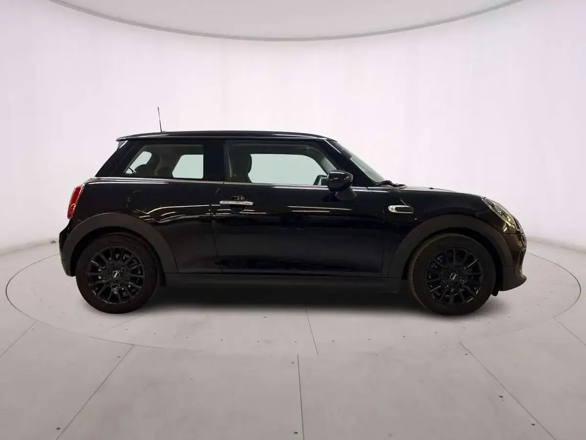 Usata Mini ONE 75 CV (55 kW) 2021 Midnight black Utilitaria
