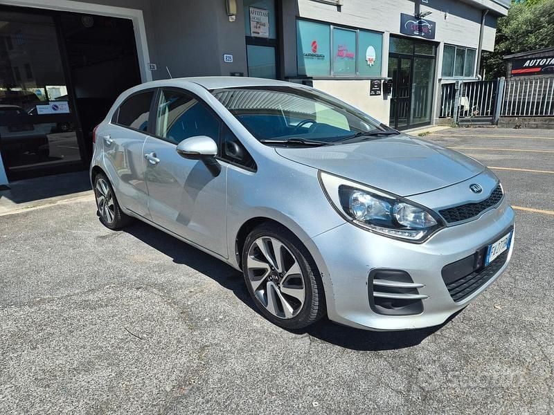 Usata Kia Rio 86 CV (63 kW) 2015 Grigio Berlina