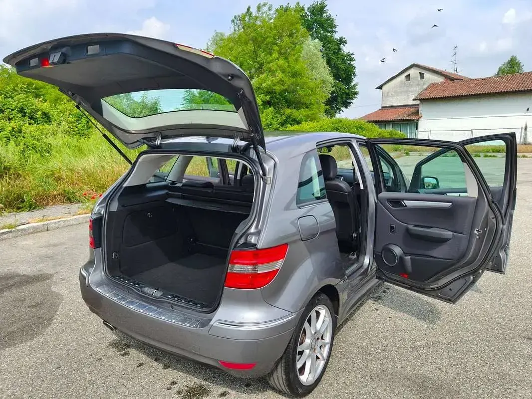 Usata Mercedes B200 Premium 140 CV (102 kW) 2011 Grigio Utilitaria