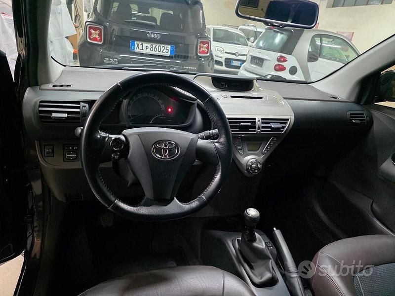 Second-hand Toyota iQ 89 CP (65 kW) 2009 Alb Hatchback