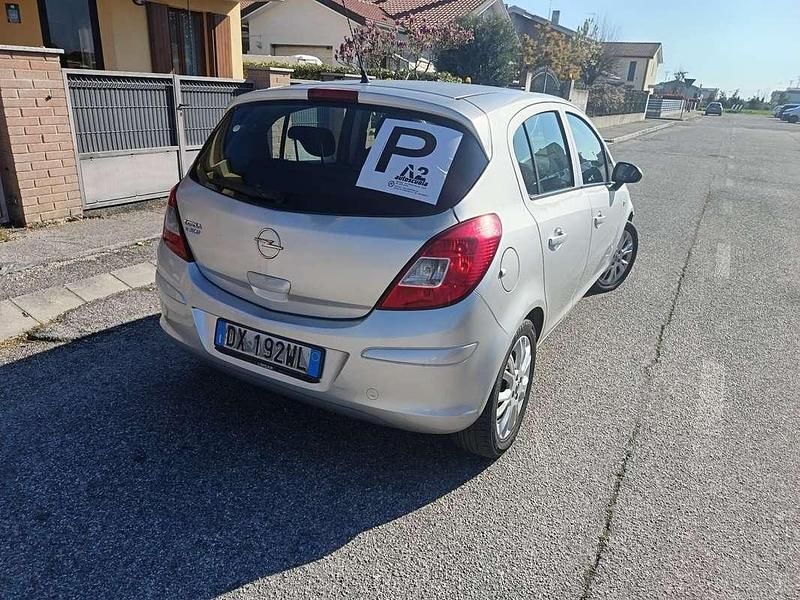 Usata Opel Corsa Cosmo 80 CV (58 kW) 2009 Utilitaria