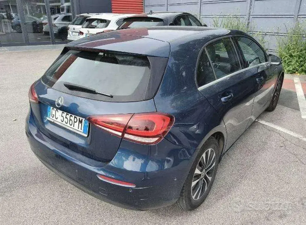 Usata Mercedes A180 Business 116 CV (85 kW) 2020 Blu/azzurro Berlina