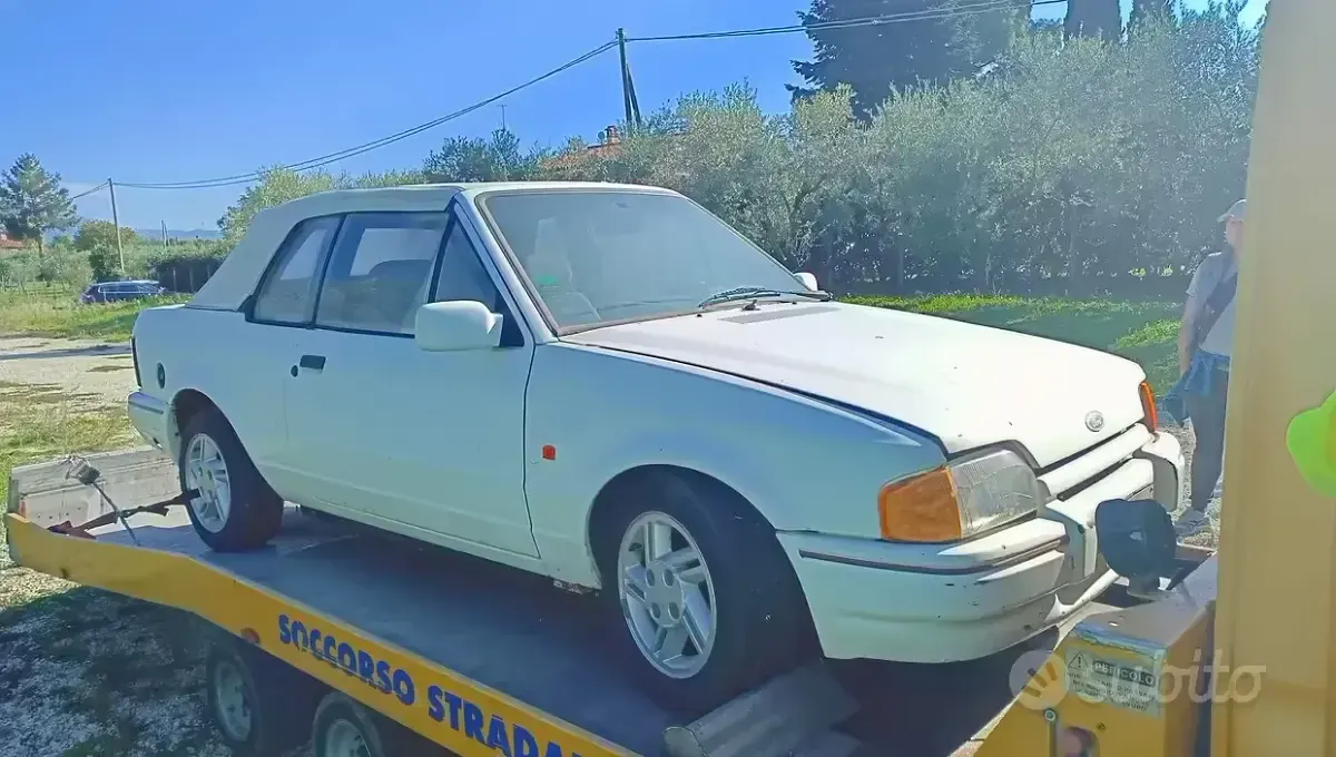 Usata Ford Escort Cabriolet 102 CV (75 kW) 1989 Cabrio