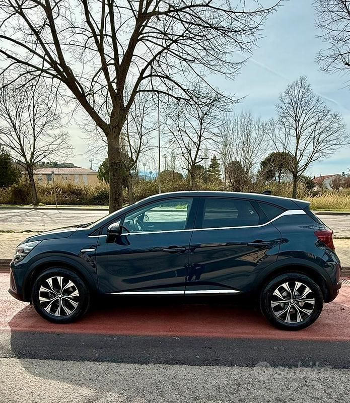Usata Renault Captur Techno 101 CV (74 kW) 2024 Blu SUV