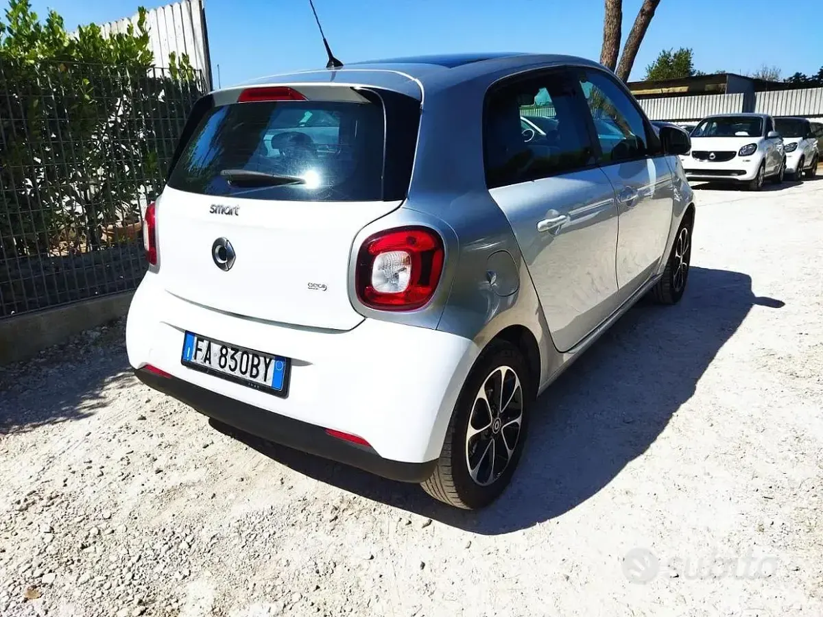 Usata Smart ForFour 69 CV (50 kW) 2015 Bianco Utilitaria