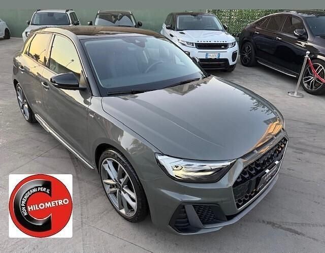 Grigio Usata 2023 Audi A1 S-Line Tre volumi | 21.999 € (Super prezzo) - Immagine 1/4