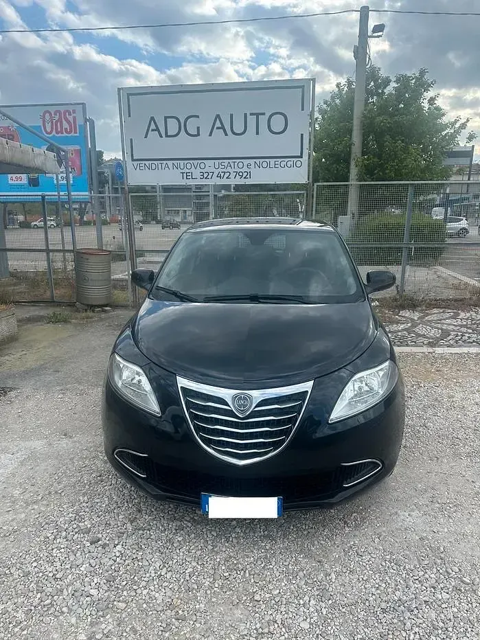 Usata Lancia Ypsilon Gold 69 CV (50 kW) 2014 Nero Utilitaria