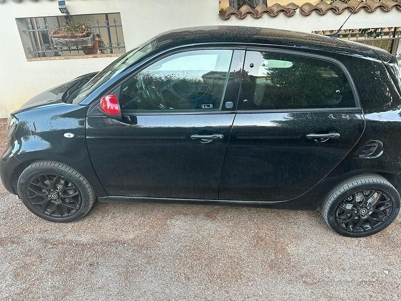 Usata Smart ForFour Electric Drive Passion 41 kW (56 CV) 2019 Nero Utilitaria