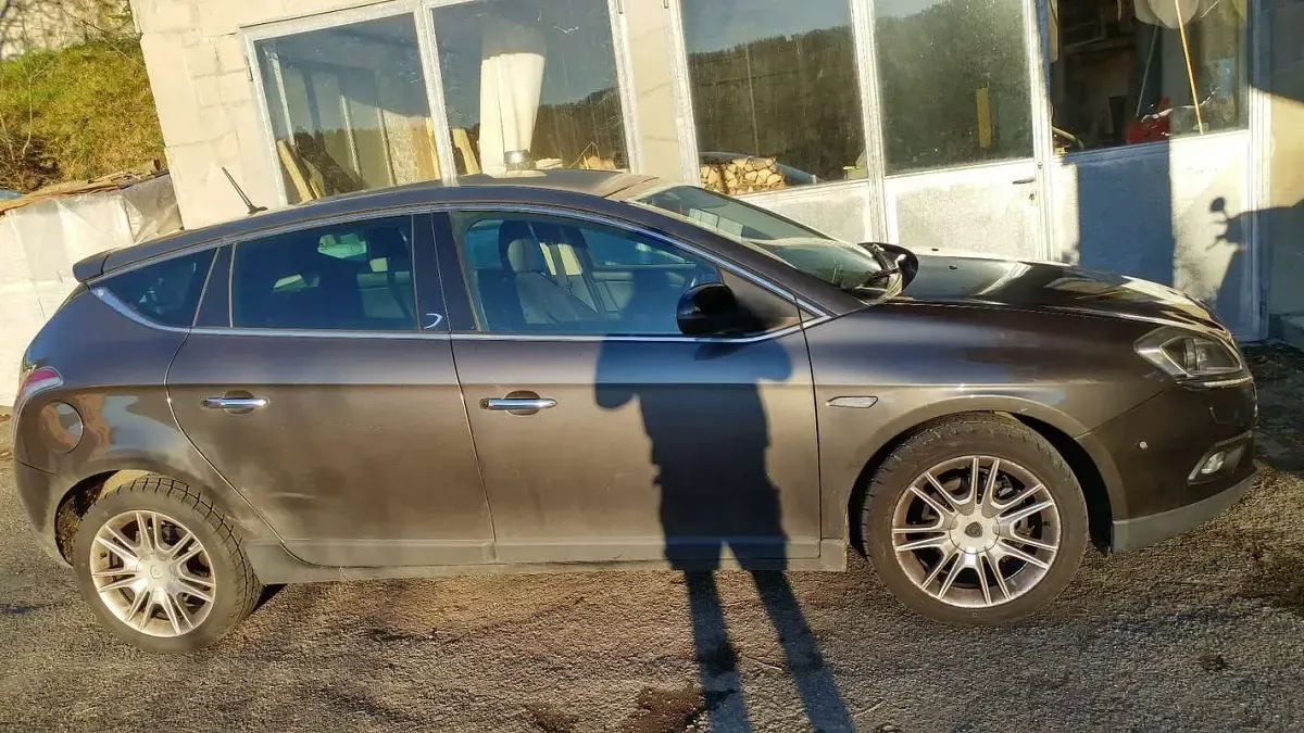 Usata Lancia Delta 120 CV (88 kW) 2010 Utilitaria