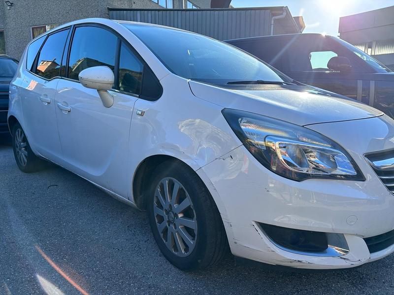 Usata Opel Meriva Cosmo 110 CV (80 kW) 2016 Bianco Monovolume