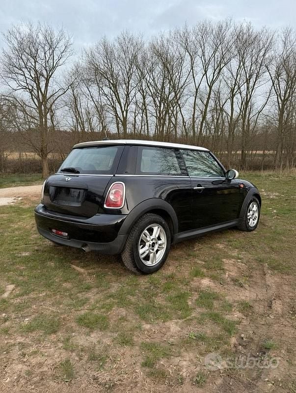 Usata Mini ONE 75 CV (55 kW) 2011 Nero Utilitaria