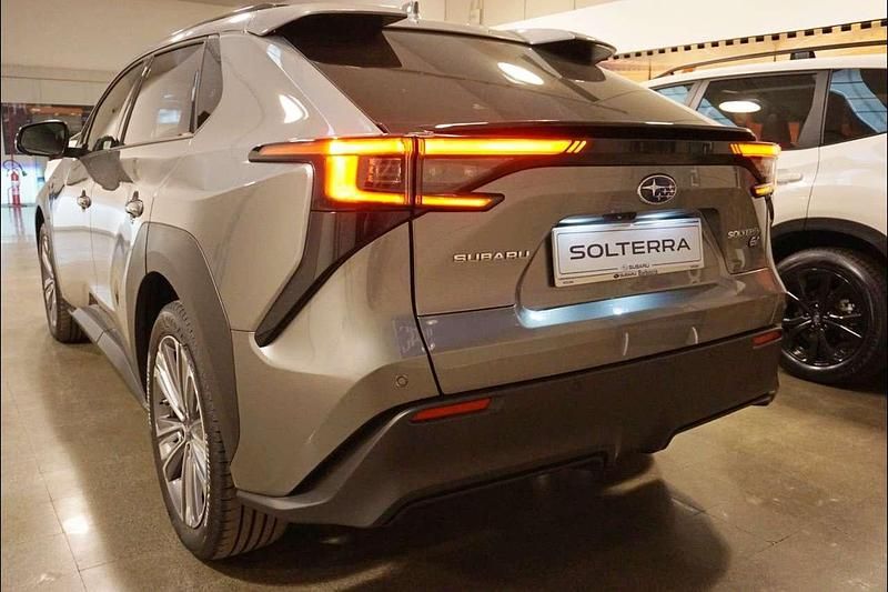 Usata Subaru Solterra 160 kW (218 CV) 2022 Grigio SUV