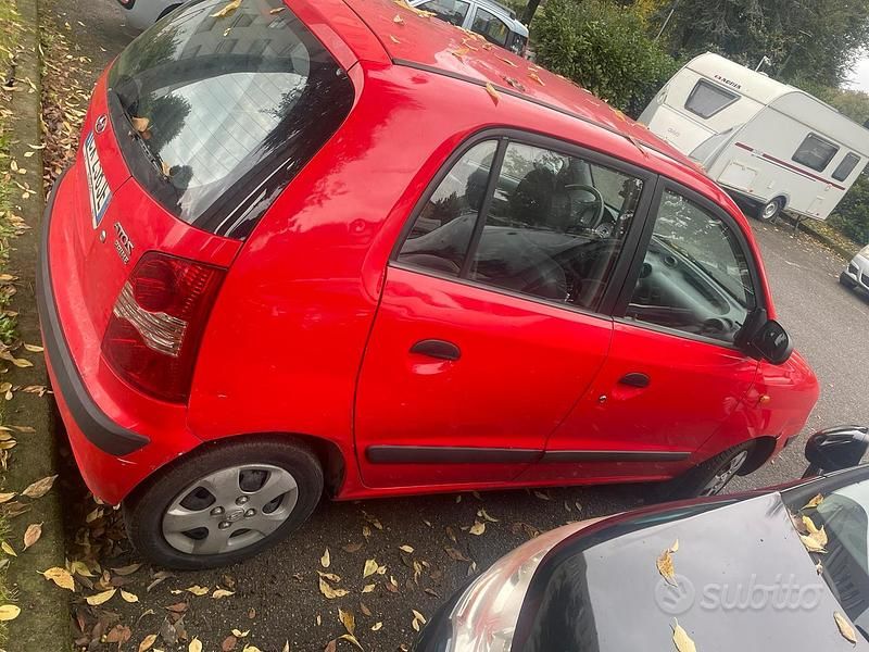 Usata Hyundai Atos 63 CV (46 kW) 2005 Rosso Utilitaria
