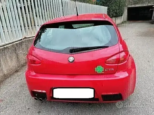 Usata Alfa Romeo 147 GTA 250 CV (183 kW) 2004 Rosso Utilitaria