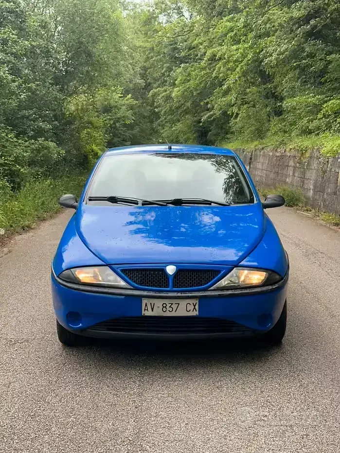Usata Lancia Ypsilon 54 CV (39 kW) 1997 Blu Utilitaria