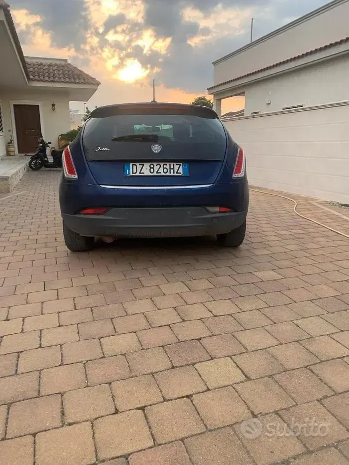 Usata Lancia Delta 165 CV (121 kW) 2009 Bluazzurro Utilitaria