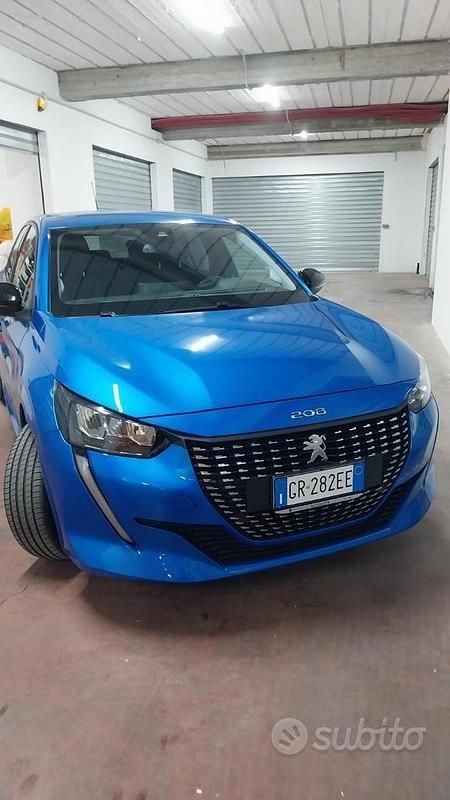 Usata Peugeot 208 Allure 100 CV (73 kW) 2023 Blu Utilitaria