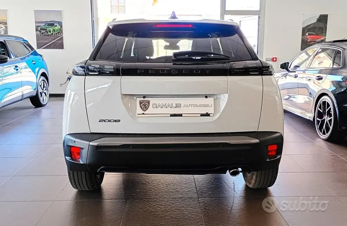 Usata Peugeot 2008 Allure 131 CV (96 kW) 2024 Bianco SUV
