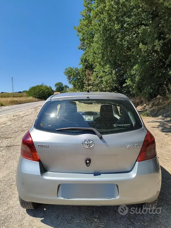Usata Toyota Yaris 69 CV (50 kW) 2008 Grigio Utilitaria