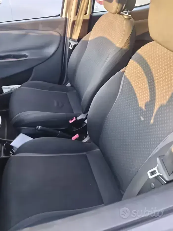 Usata Lancia Ypsilon 69 CV (50 kW) 2016 Marrone Utilitaria